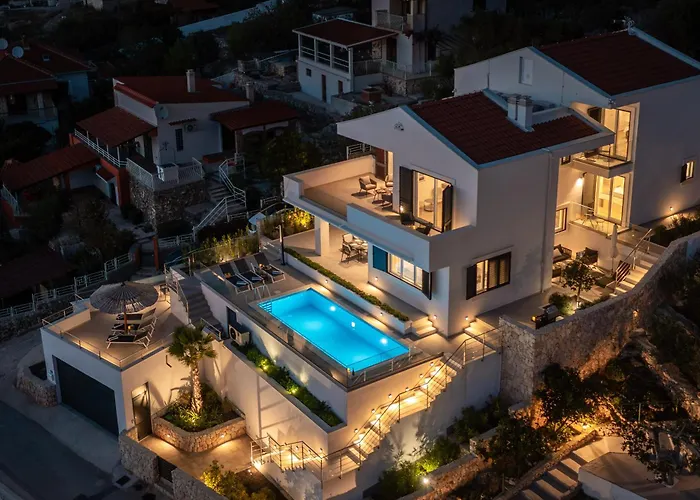 Beachfront Mila M With Pool Vila *