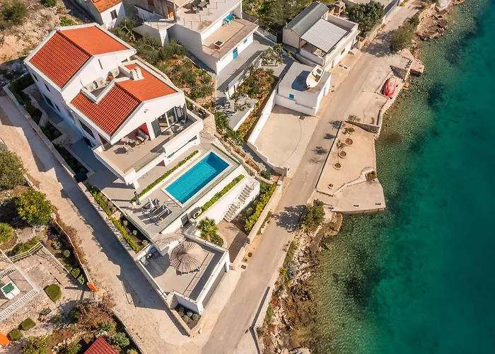 Beachfront Mila M With Pool * Vinisce