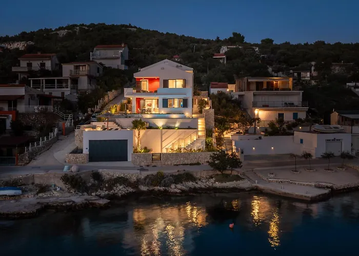 Beachfront Mila M With Pool *