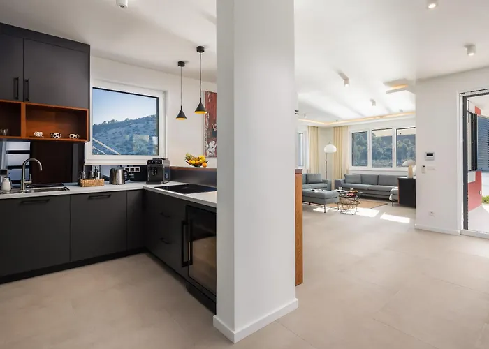 Vila Beachfront Mila M With Pool