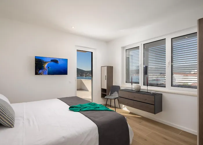 Beachfront Mila M With Pool Vila