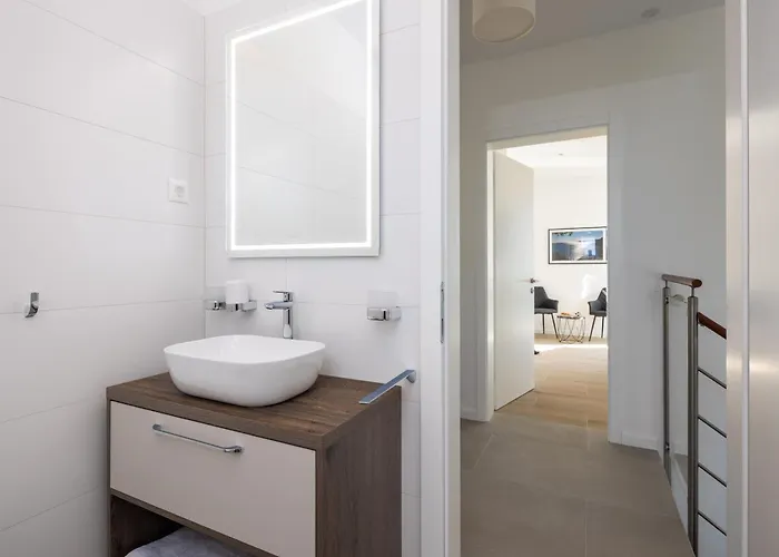 Beachfront Mila M With Pool Vila Vinisce