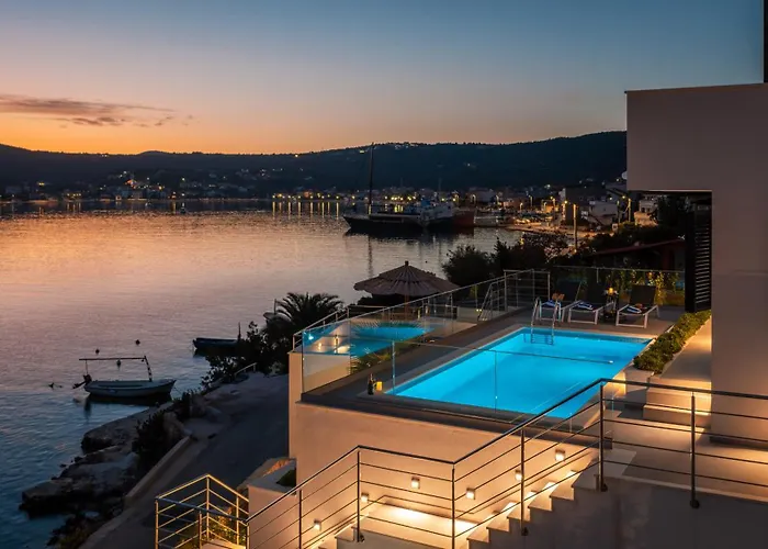 Beachfront Mila M With Pool Vinisce