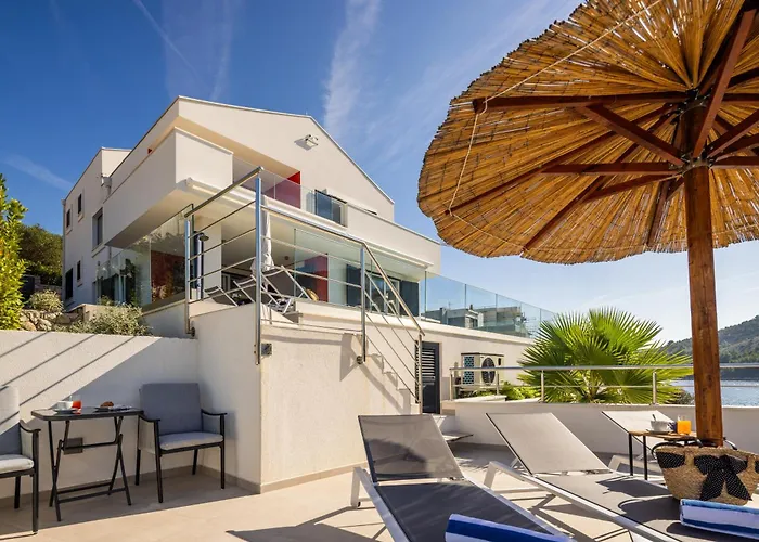 Beachfront Mila M With Pool Vila *