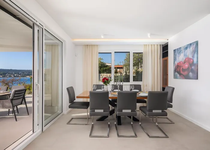 Vila Beachfront Mila M With Pool