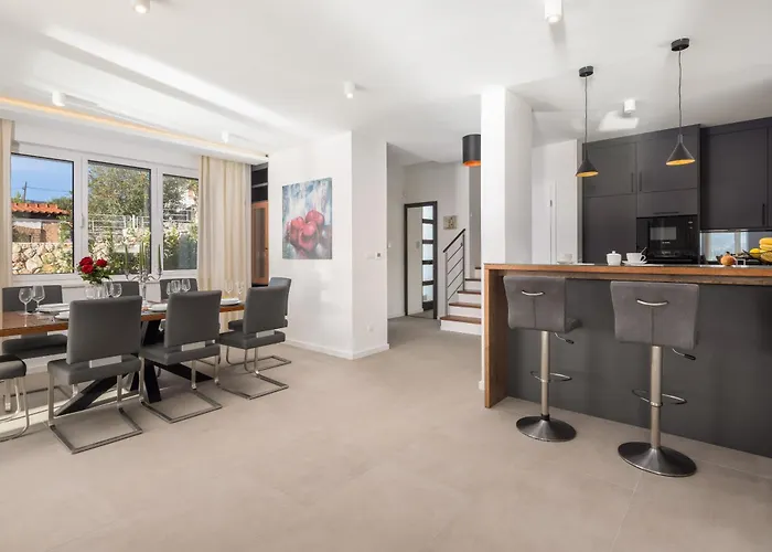 Vila Beachfront Mila M With Pool