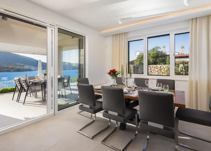 Beachfront Mila M With Pool *