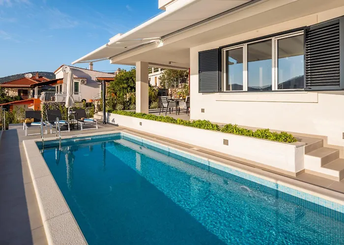 Beachfront Mila M With Pool Vila