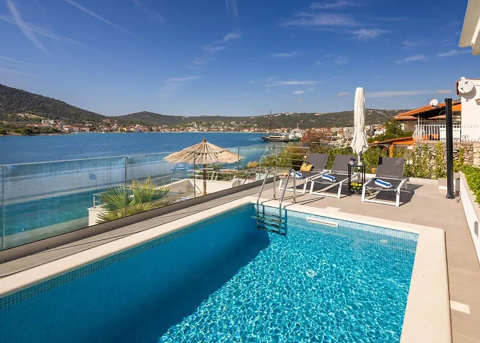 Beachfront Mila M With Pool Vinisce