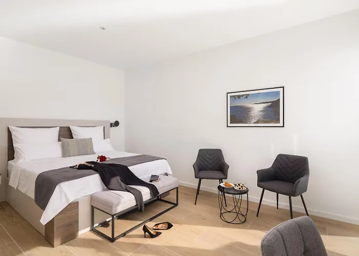 Beachfront Mila M With Pool Vinisce