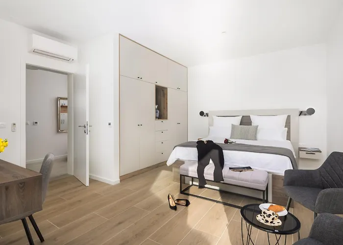 Vila Beachfront Mila M With Pool