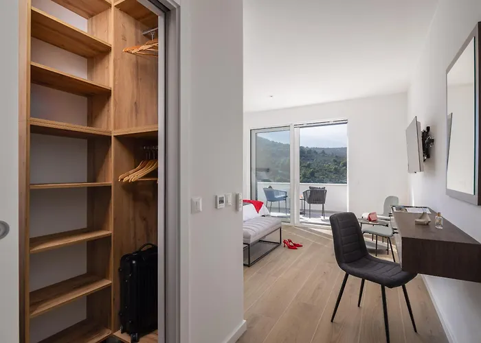 Beachfront Mila M With Pool Vila *