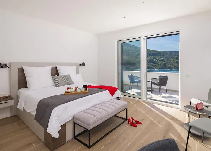 Beachfront Mila M With Pool Vinisce