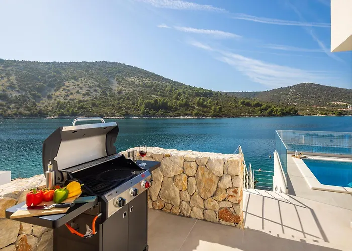 Beachfront Mila M With Pool Vila