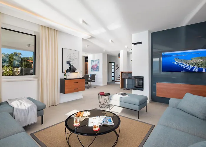 Beachfront Mila M With Pool Vila *