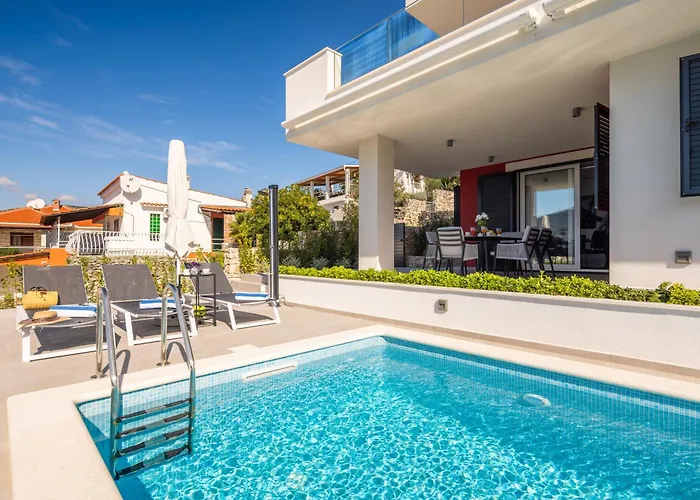 Vila Beachfront Mila M With Pool *