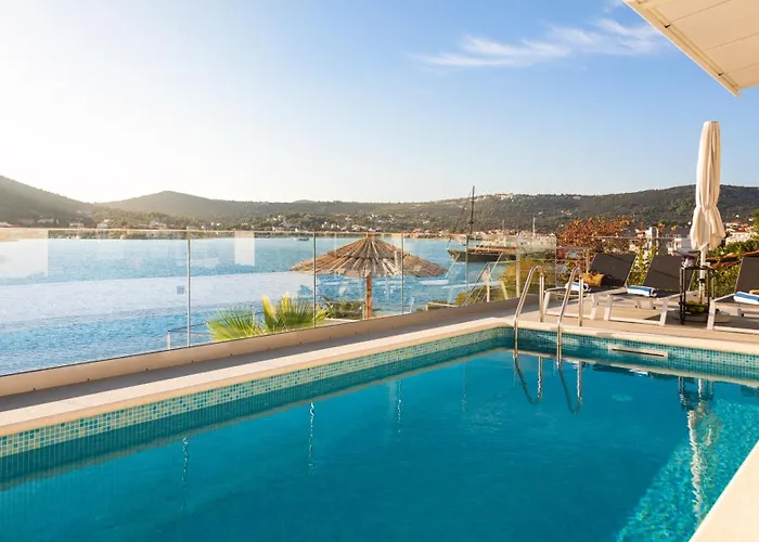 Beachfront Mila M With Pool Vila Vinisce