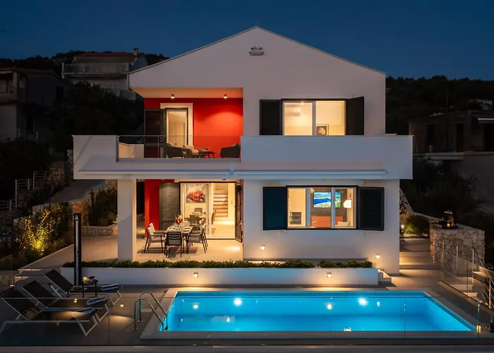 Beachfront Mila M With Pool *