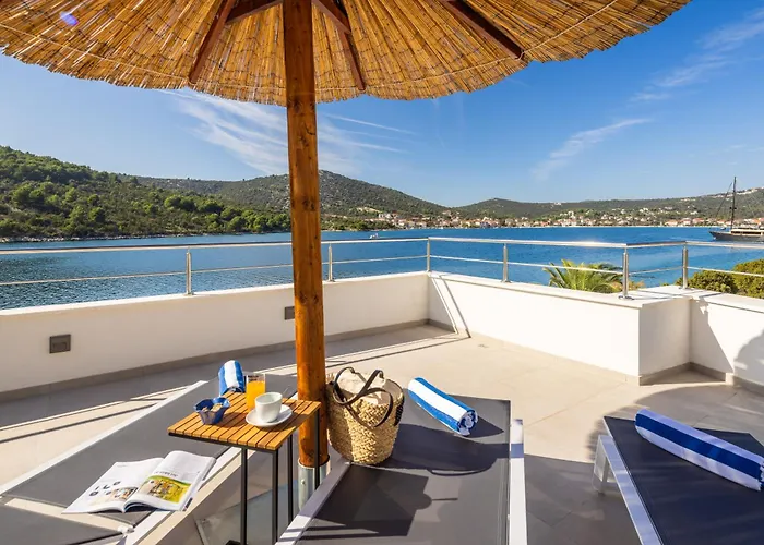 Beachfront Mila M With Pool * Vinisce