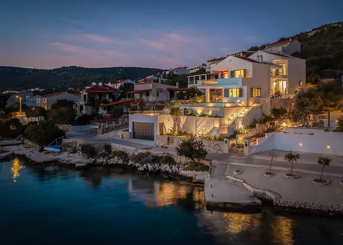 Vila Beachfront Mila M With Pool