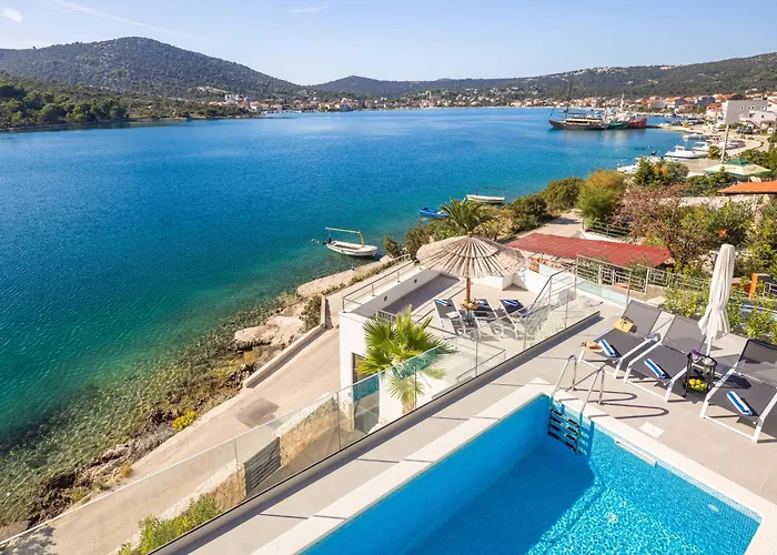 Beachfront Mila M With Pool * Vinisce